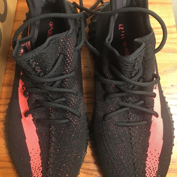 Yeezy 350 core black red size 10 authentic - Picture 4 of 8